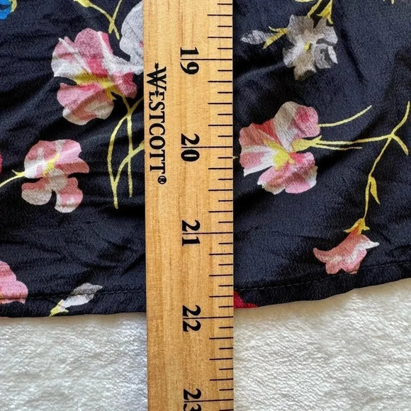 NWOT Equipment Femme Floral Silk Long Sleeve Blouse - Picture 6 of 7